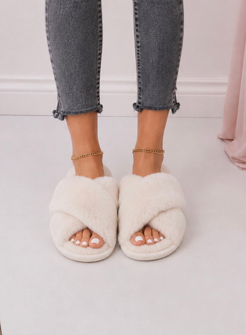 Bridal Cloud Croosband Fluffy Slippers